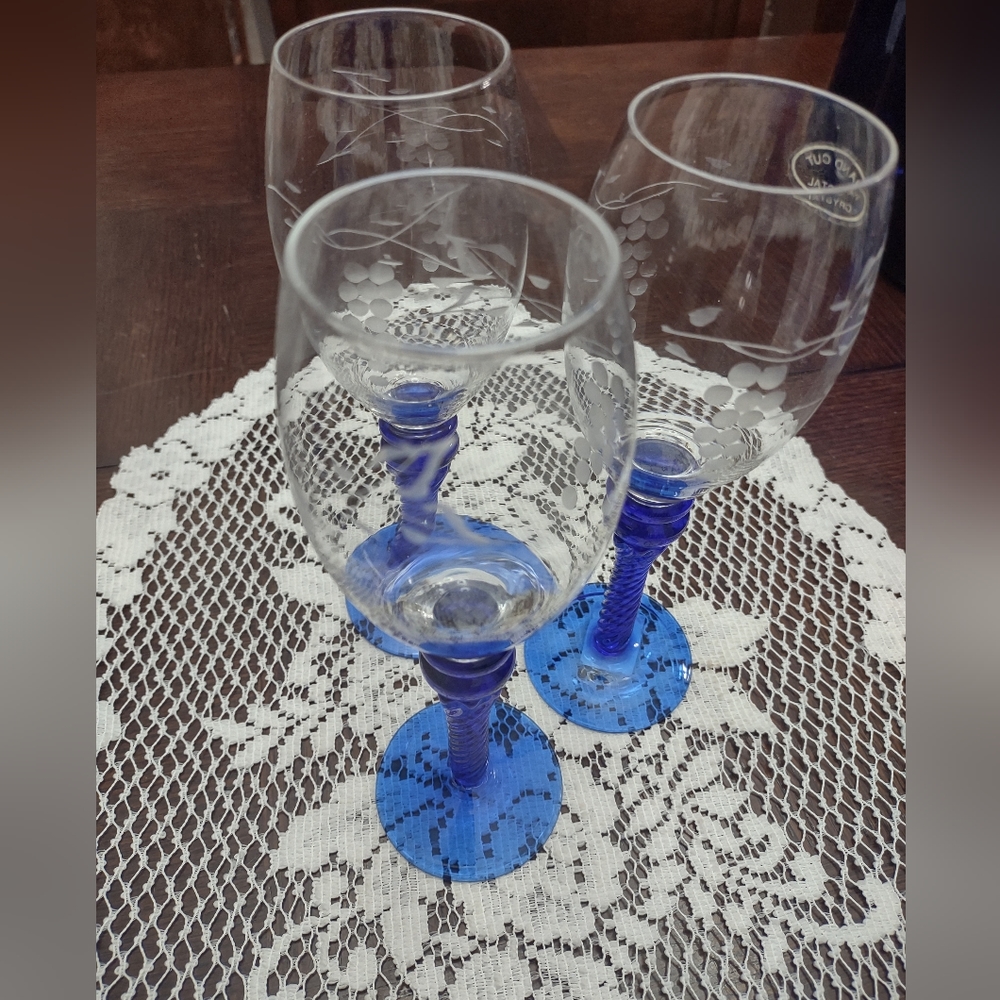 Vintage grape etched wine glasses